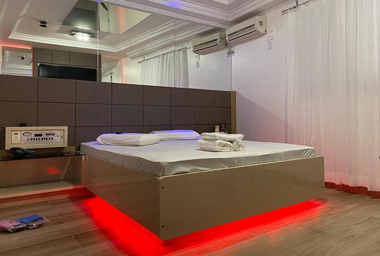 Motel 2000 Γκουαρούλιος Εξωτερικό φωτογραφία