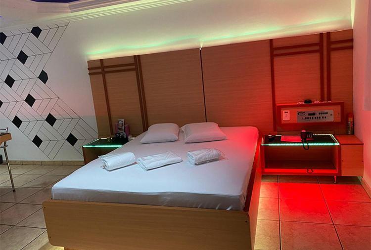 Motel 2000 Γκουαρούλιος Δωμάτιο φωτογραφία